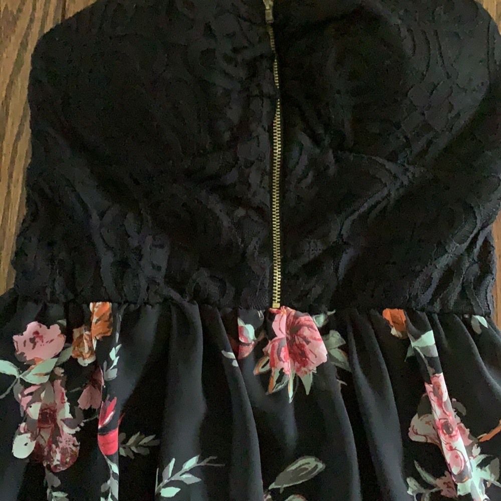 Beautiful Halter Dress - Picture 2 of 4